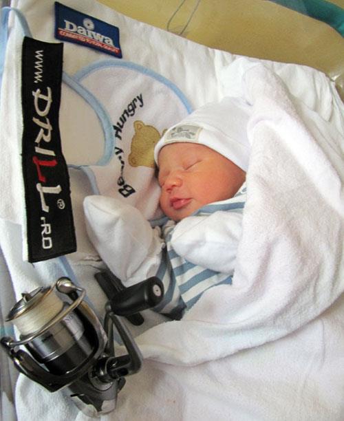 Copii la pescuit :) - malbu1.jpg